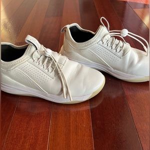 Clove nursing shoes.   Excellent condition.